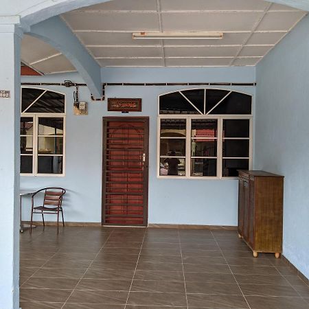 Aryani Homestay Kampong Kelemak ภายนอก รูปภาพ